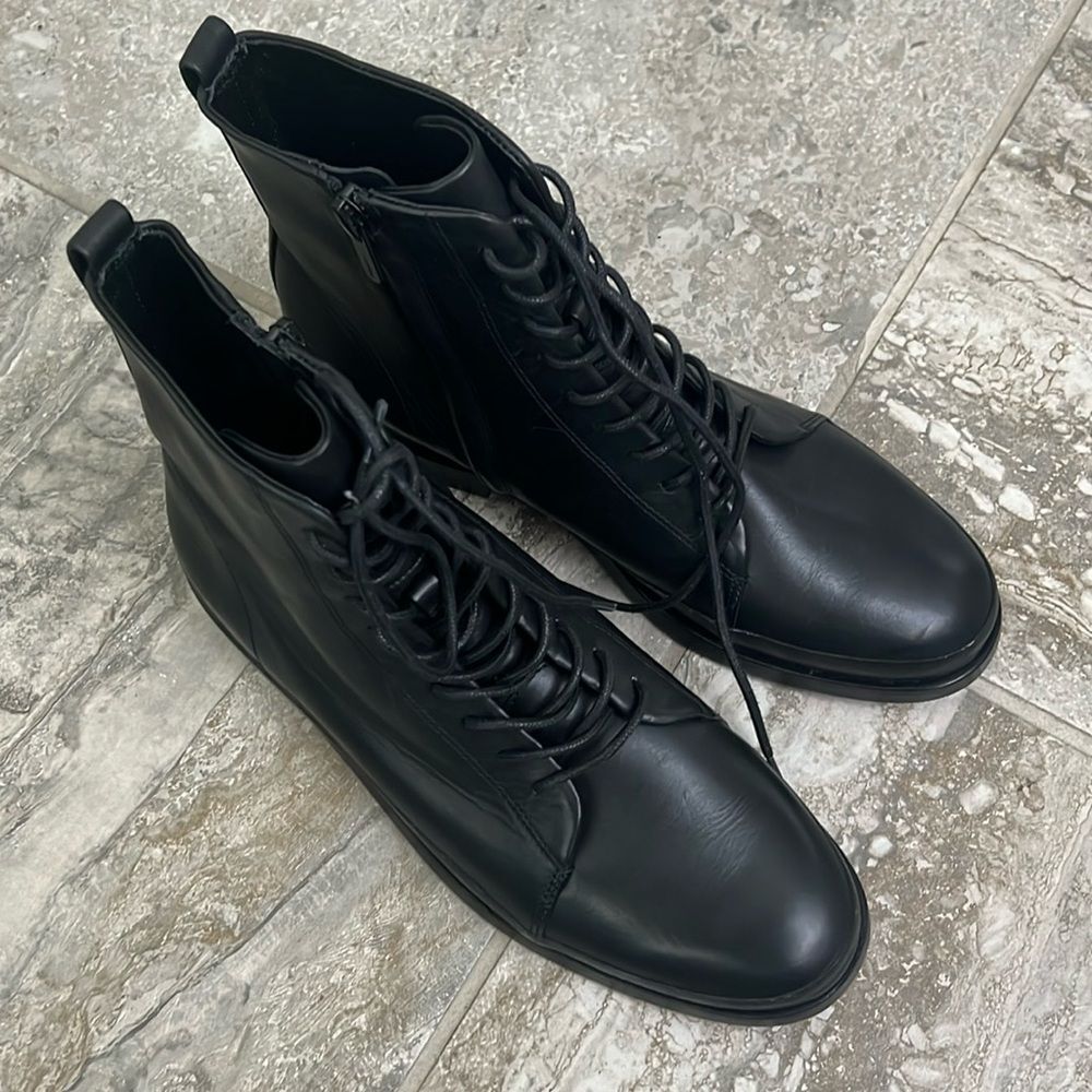 Vince Cooper Leather Lace-Up Bootie in Black, New, Size 7.5 - Picture 4 of 9